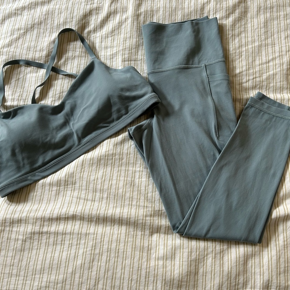 Athleta Salutation Stash 7/8 leggings with matching bra.